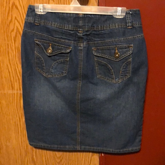 CATO brand size 8 blue denim skirt. - Picture 2 of 3